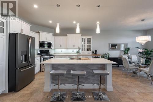 Beautiful Appliances - 377 Darcy Drive S, Strathroy-Caradoc (Ne), ON - Indoor Photo Showing Kitchen With Stainless Steel Kitchen With Upgraded Kitchen