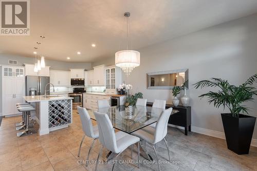 Spacious Diningroom - 377 Darcy Drive S, Strathroy-Caradoc (Ne), ON - Indoor Photo Showing Dining Room