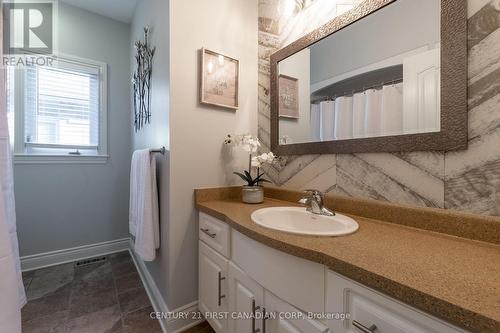 Main Bath 4 Piece - 377 Darcy Drive S, Strathroy-Caradoc (Ne), ON - Indoor Photo Showing Bathroom