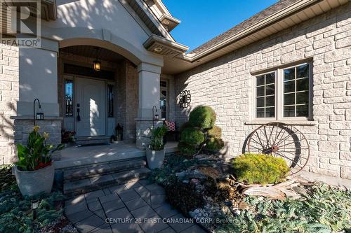 377 Darcy Drive S, Strathroy-Caradoc (Ne), ON - Outdoor With Deck Patio Veranda