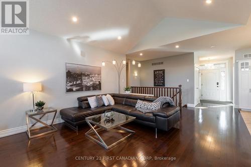 9' Ceilings - 377 Darcy Drive S, Strathroy-Caradoc (Ne), ON - Indoor Photo Showing Living Room