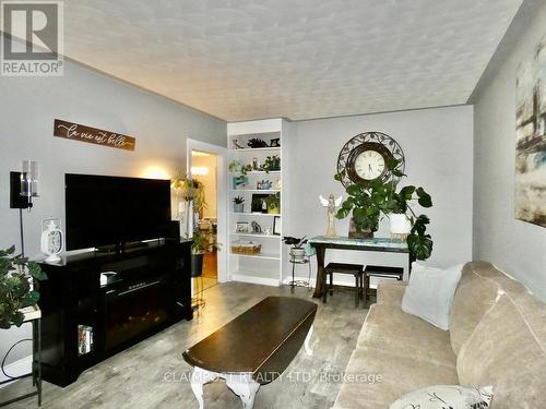 324 Balsam Street S, Timmins (Timmins South - East), ON - Indoor Photo Showing Living Room