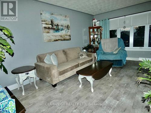 324 Balsam Street S, Timmins (Timmins South - East), ON - Indoor Photo Showing Living Room