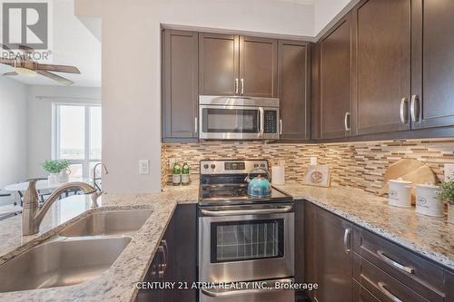 423 - 111 Civic Square Gate, Aurora, ON - Indoor Photo Showing Kitchen With Double Sink With Upgraded Kitchen