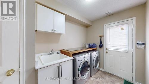 11884 Tenth Line, Whitchurch-Stouffville, ON - Indoor Photo Showing Laundry Room