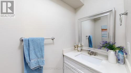 11884 Tenth Line, Whitchurch-Stouffville, ON - Indoor Photo Showing Bathroom