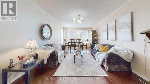 11884 Tenth Line, Whitchurch-Stouffville, ON - Indoor Photo Showing Living Room