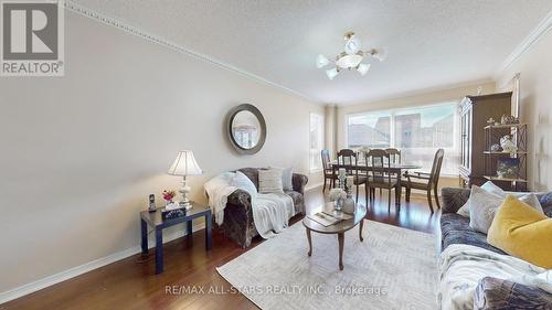 11884 Tenth Line, Whitchurch-Stouffville, ON - Indoor Photo Showing Living Room