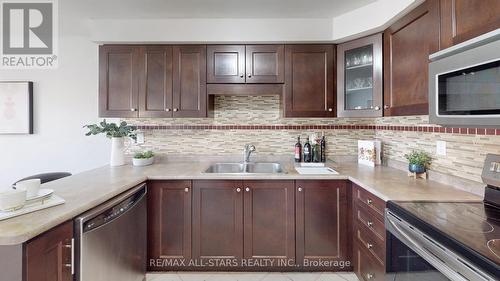 11884 Tenth Line, Whitchurch-Stouffville, ON - Indoor Photo Showing Kitchen With Double Sink