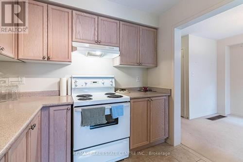 129 Hartford Crescent, Newmarket, ON - Indoor Photo Showing Kitchen