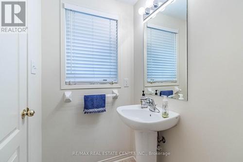 129 Hartford Crescent, Newmarket, ON - Indoor Photo Showing Bathroom