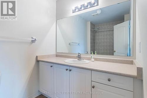 129 Hartford Crescent, Newmarket, ON - Indoor Photo Showing Bathroom