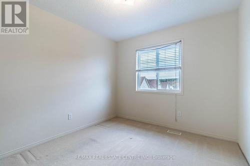 129 Hartford Crescent, Newmarket, ON - Indoor Photo Showing Other Room