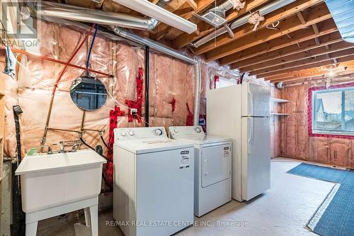 129 Hartford Crescent, Newmarket, ON - Indoor Photo Showing Laundry Room