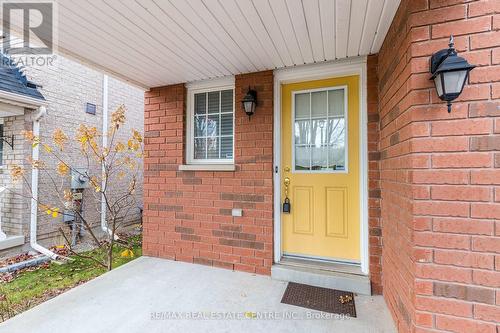 129 Hartford Crescent, Newmarket, ON - Outdoor With Exterior