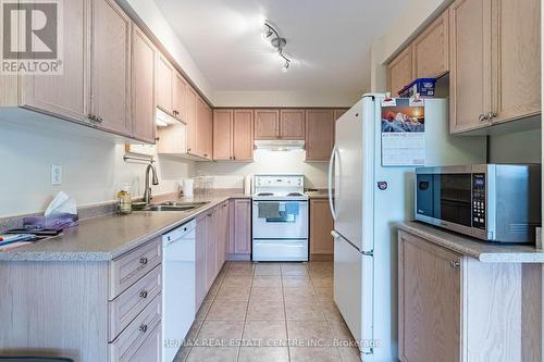 129 Hartford Crescent, Newmarket, ON - Indoor Photo Showing Kitchen With Double Sink