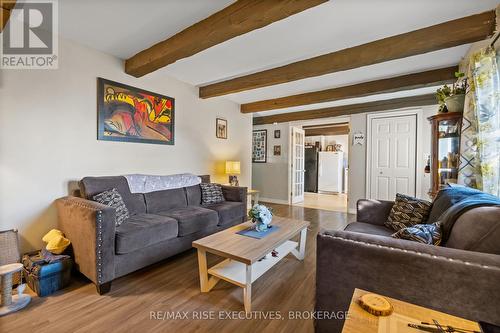 311 Simmons Road, Loyalist (Lennox And Addington - South), ON - Indoor Photo Showing Living Room