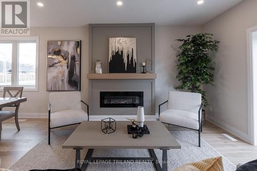 4 Allister Drive, Middlesex Centre (Kilworth), ON - Indoor Photo Showing Living Room With Fireplace