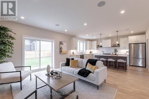 4 Allister Drive, Middlesex Centre (Kilworth), ON - Indoor Photo Showing Living Room