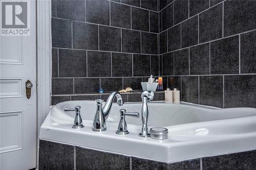 155 Queens Road, St. John'S, NL - Indoor Photo Showing Bathroom