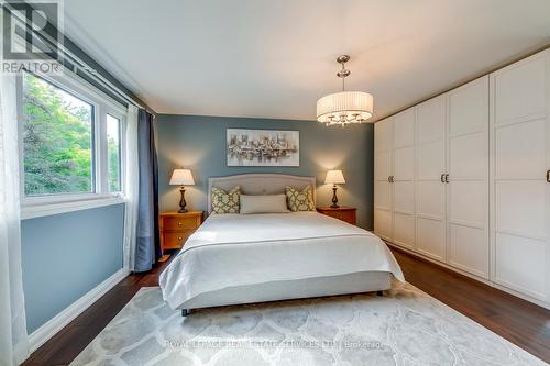 1460 Caulder Drive, Oakville, ON - Indoor Photo Showing Bedroom