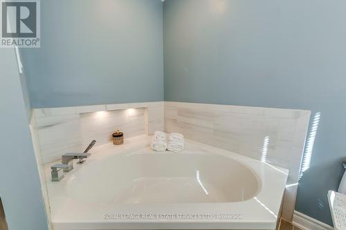 1460 Caulder Drive, Oakville, ON - Indoor Photo Showing Bathroom