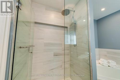 1460 Caulder Drive, Oakville, ON - Indoor Photo Showing Bathroom