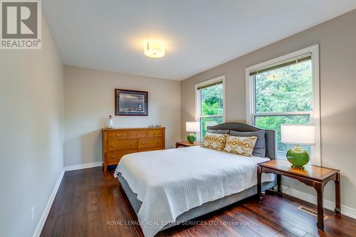 1460 Caulder Drive, Oakville, ON - Indoor Photo Showing Bedroom