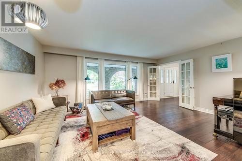 1460 Caulder Drive, Oakville, ON - Indoor Photo Showing Living Room