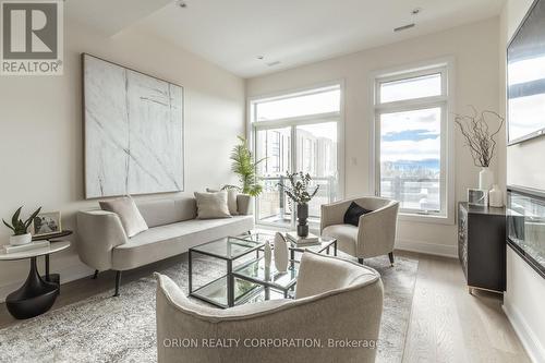 36 B - 21 Innes Avenue, Toronto, ON - Indoor Photo Showing Living Room