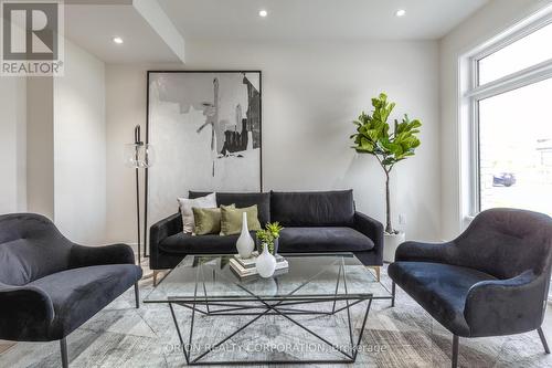 36 B - 21 Innes Avenue, Toronto, ON - Indoor Photo Showing Living Room