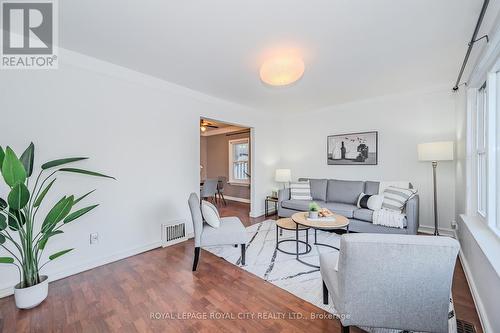 67 Hayes Avenue, Guelph, ON - Indoor Photo Showing Living Room