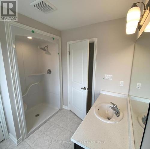 57 Sycamore Street, Welland, ON - Indoor Photo Showing Bathroom