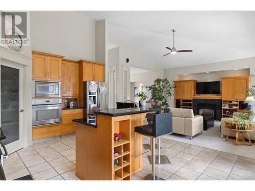 916 Skeena Drive, Kelowna, BC - Indoor Photo Showing Kitchen