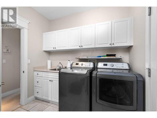 916 Skeena Drive, Kelowna, BC - Indoor Photo Showing Laundry Room