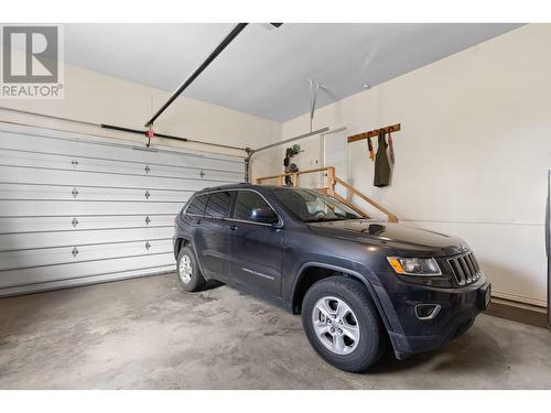 916 Skeena Drive, Kelowna, BC - Indoor Photo Showing Garage