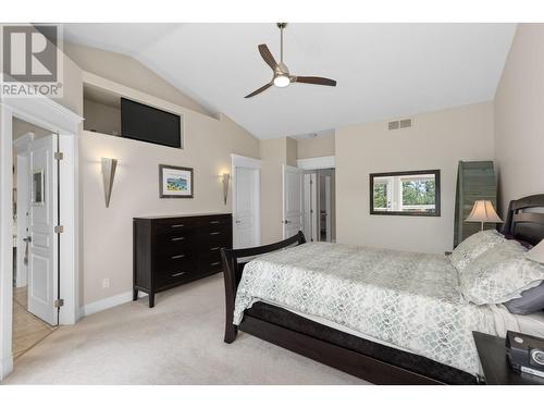 916 Skeena Drive, Kelowna, BC - Indoor Photo Showing Bedroom