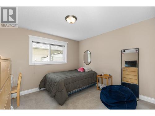 916 Skeena Drive, Kelowna, BC - Indoor Photo Showing Bedroom