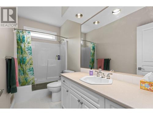 916 Skeena Drive, Kelowna, BC - Indoor Photo Showing Bathroom