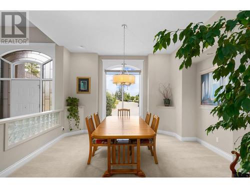 916 Skeena Drive, Kelowna, BC - Indoor Photo Showing Dining Room