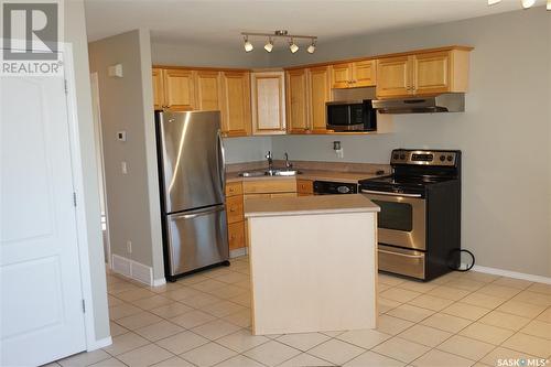 4034 Buckingham Drive E, Regina, SK - Indoor Photo Showing Kitchen With Double Sink