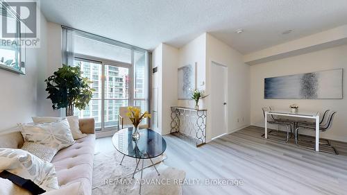 3307 - 18 Harbour Street, Toronto, ON - Indoor Photo Showing Living Room