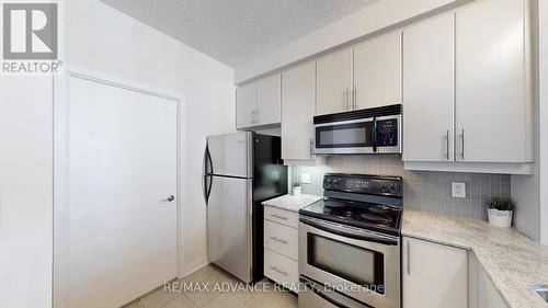 3307 - 18 Harbour Street, Toronto, ON - Indoor Photo Showing Kitchen