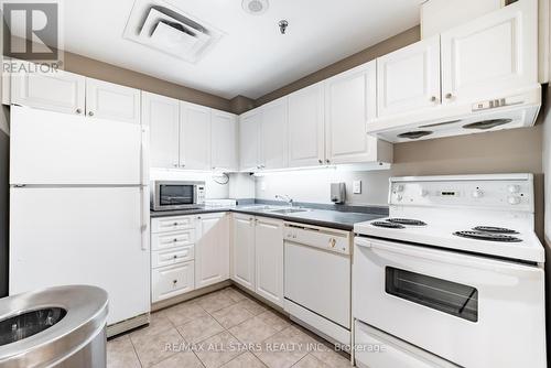 1116 - 8 Hillcrest Avenue, Toronto, ON - Indoor Photo Showing Kitchen