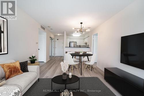 1116 - 8 Hillcrest Avenue, Toronto, ON - Indoor Photo Showing Living Room