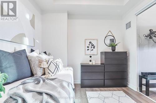 515 - 60 Berwick Avenue, Toronto, ON - Indoor Photo Showing Bedroom