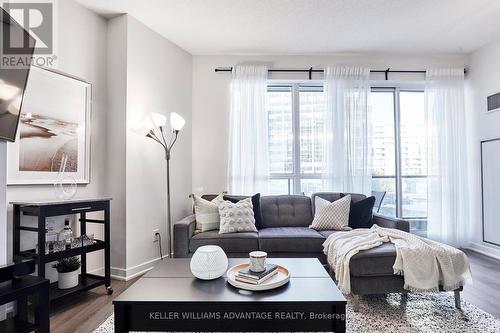 515 - 60 Berwick Avenue, Toronto, ON - Indoor Photo Showing Living Room