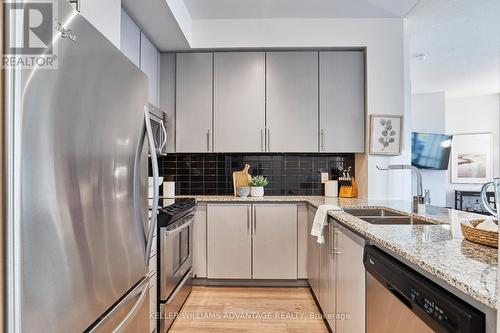 515 - 60 Berwick Avenue, Toronto, ON - Indoor Photo Showing Kitchen With Stainless Steel Kitchen With Double Sink With Upgraded Kitchen