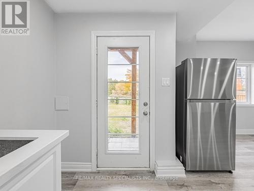 Lower - 46 Priory Drive, Whitby, ON - Indoor Photo Showing Kitchen