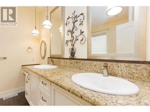 197 Terrace Hill Place, Kelowna, BC - Indoor Photo Showing Bathroom